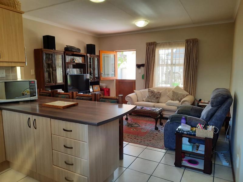 2 Bedroom Property for Sale in Oudtshoorn Western Cape